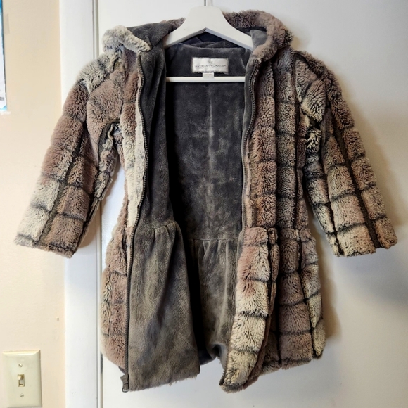 AMERICAN WIDGEON Faux Fur Hooded Coat In Cookie Cream Bun Size 6 - Picture 3 of 15